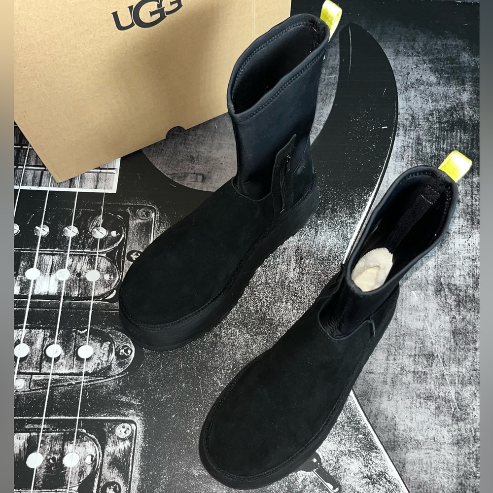 NIB UGG Boot - Picture 11 of 15